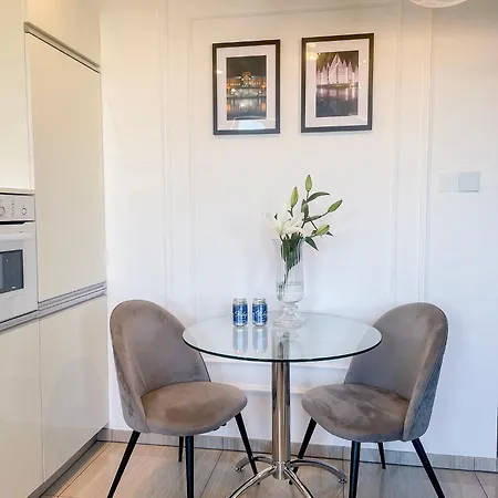 U In -under The Castel Appartement *