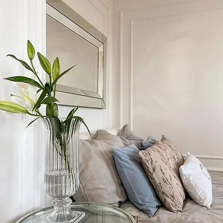 U In -under The Castel Daire *