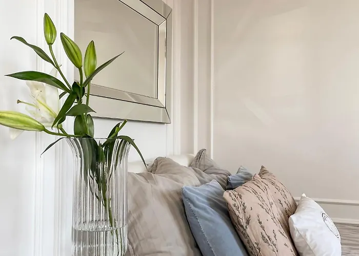 U In -under The Castel Apartment *